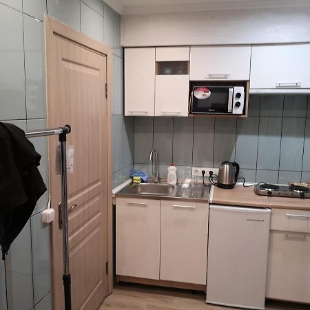 Freedom Apartment On Bazarna Str Лвив Екстериор снимка