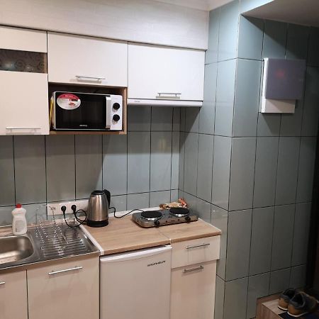 Freedom Apartment On Bazarna Str Лвив Екстериор снимка