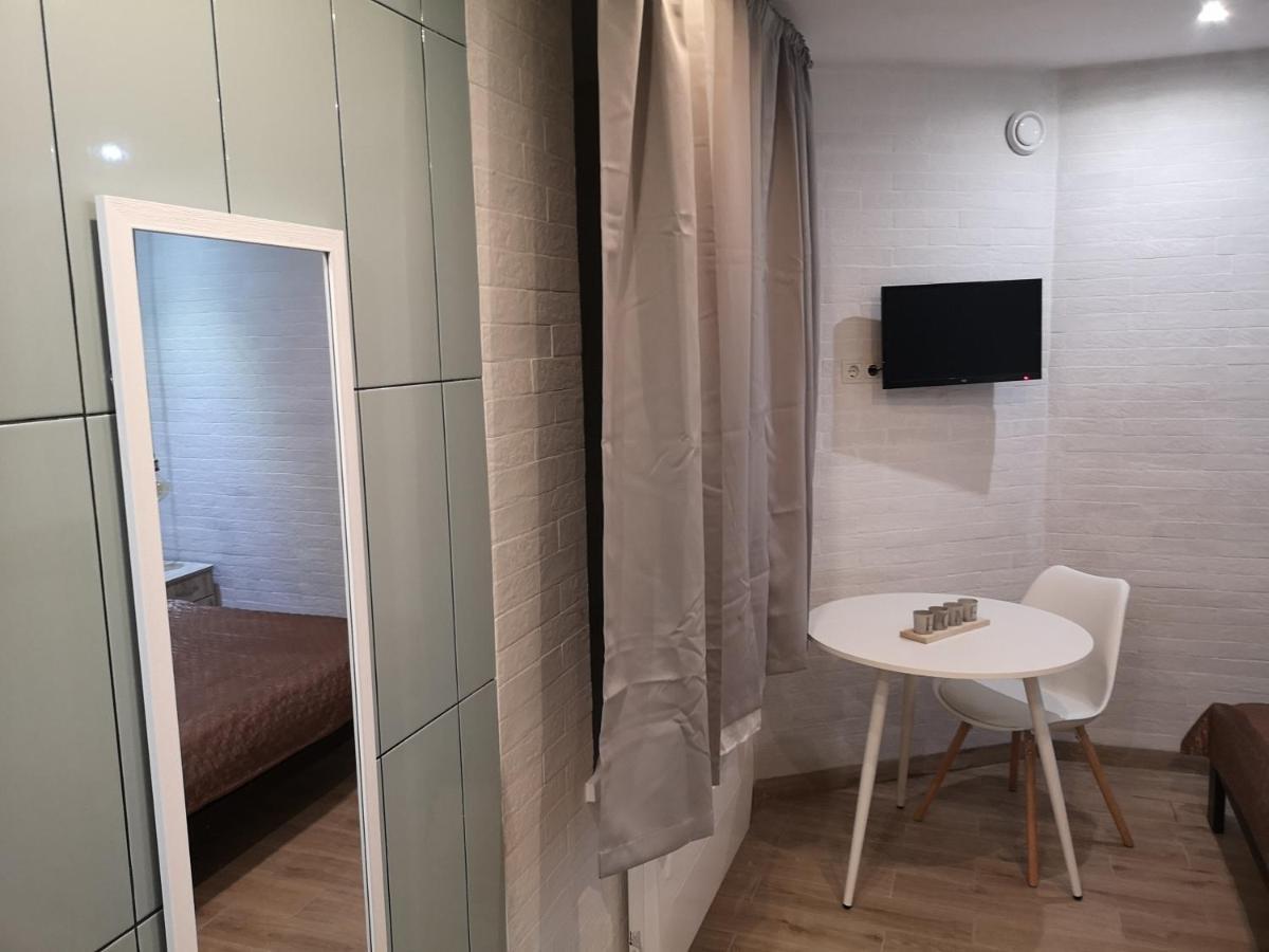 Freedom Apartment On Bazarna Str Лвив Екстериор снимка