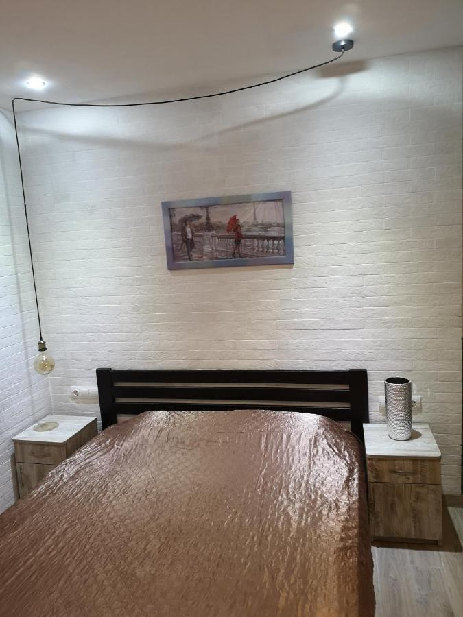 Freedom Apartment On Bazarna Str Лвив Екстериор снимка
