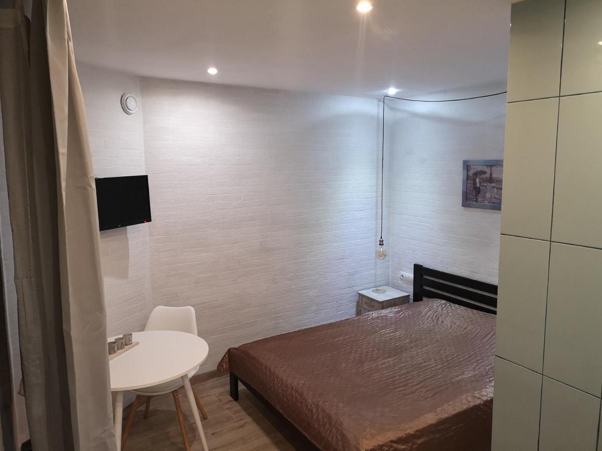 Freedom Apartment On Bazarna Str Лвив Екстериор снимка
