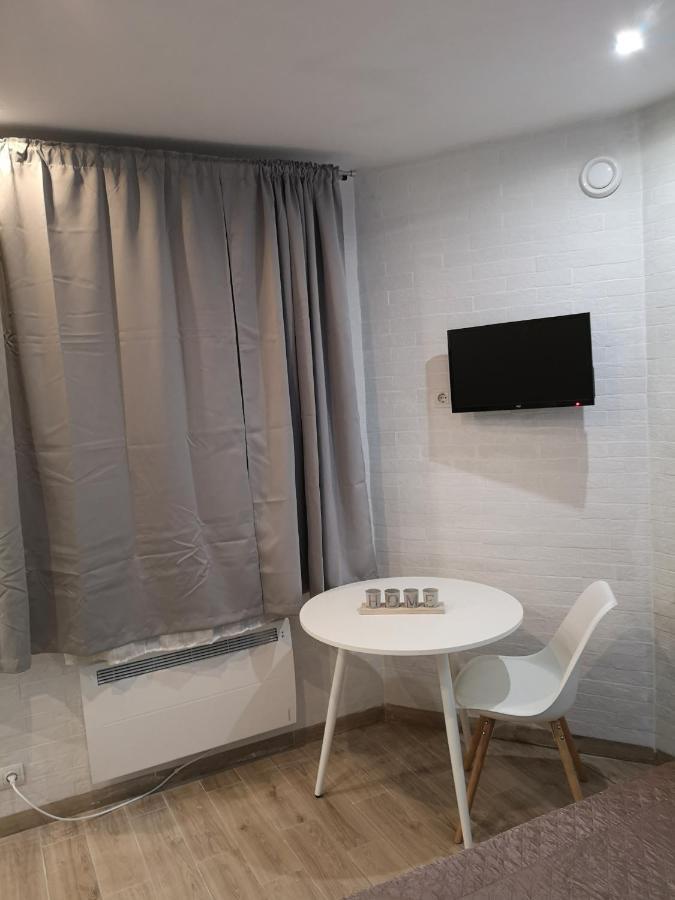 Freedom Apartment On Bazarna Str Лвив Екстериор снимка