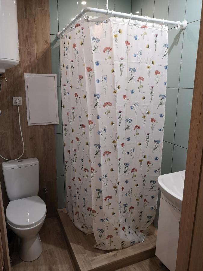 Freedom Apartment On Bazarna Str Лвив Екстериор снимка